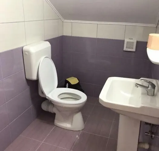 Lili Quarto em Acomodações Particulares *